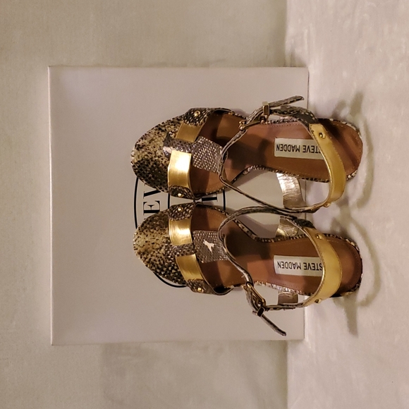 Steve Madden Sandal - Picture 3 of 7